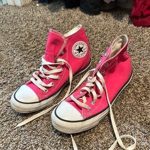 HOT PINK CONVERSE SIZE WOMENS 8